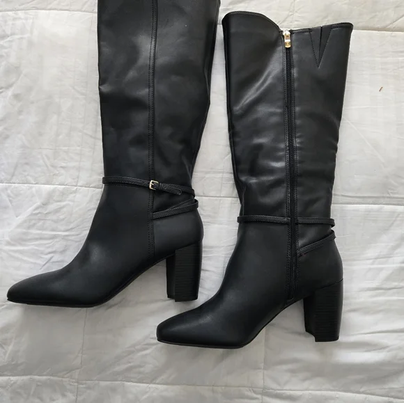 Elegant Black Women's Boots - Picture 2 of 9